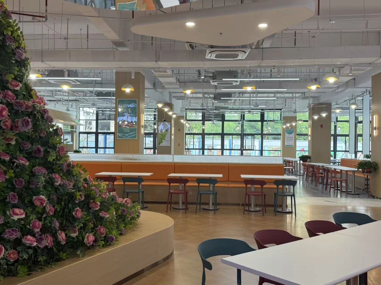 厦门华厦学院食堂实拍 - 丰富的菜品选择